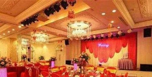 婚宴音响现哀乐新人颜面尽失   网友：不付钱是理所应当的