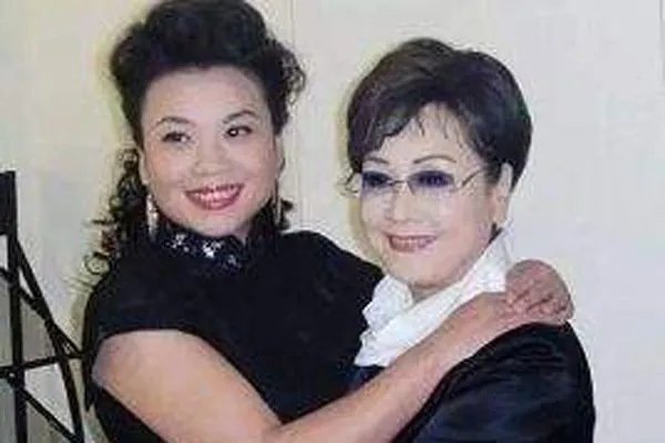 肖一个人简历 李谷一最亏欠的人就是她了