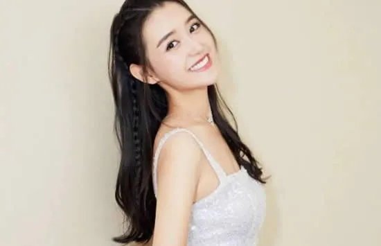 蒋依依的父母是谁 蒋依依家世背景遭扒原来这么厉害