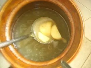 土豆炖鸡汤要如何做，土豆炖鸡汤的做法步骤