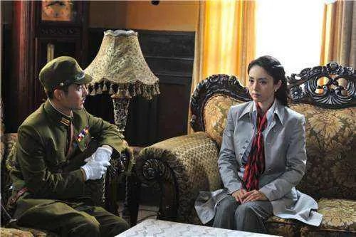 谍战剧《我爷爷和奶奶的故事》讲述了什么?