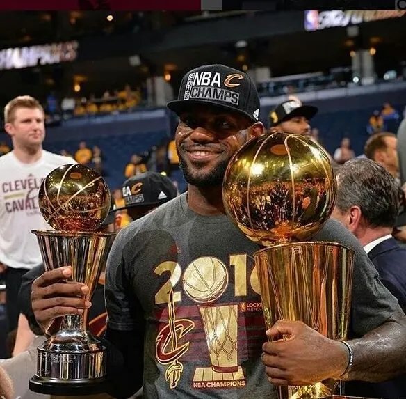 蕾哈娜晒什么照片祝贺詹姆斯夺冠?