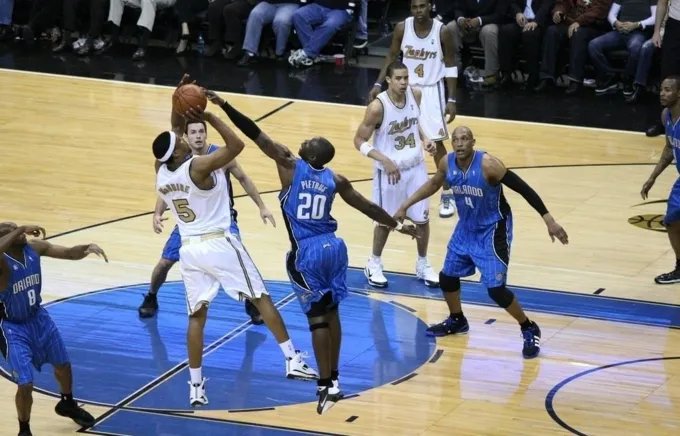 格里芬倒地抽搐，如何有效地在体育比赛中避免受伤？