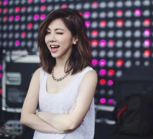 金秀贤邓紫棋交往照片曝光 被爆二人私底下已同居