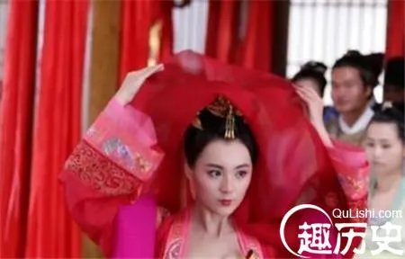 想与丫鬟偷欢 结果竟然被夫人灌了一肚子尿