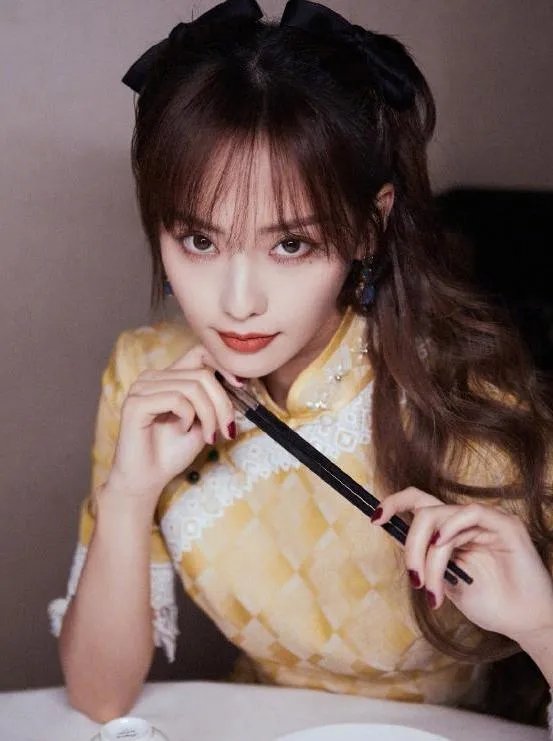 她和杜淳交往7年，丈夫陪她治疗情伤，张嘉倪现在怎么样了？