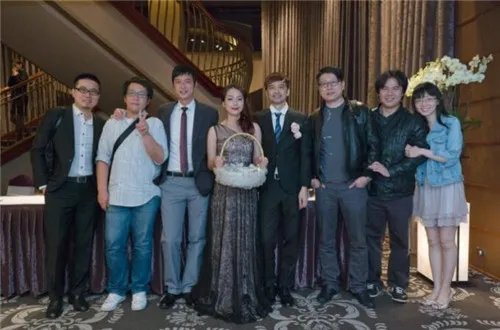 男生参加婚礼穿什么好 参加婚礼男士服装搭配攻略