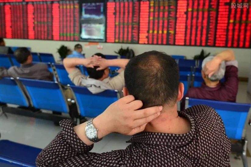 沪指开盘跌0.74% 医疗器械制药等概念较为活跃