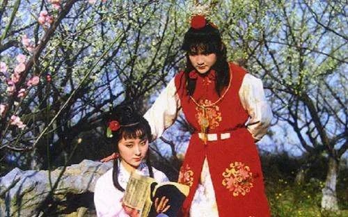 《枉凝眉》这首歌的歌词大意是什么？