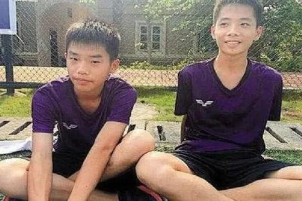 如何看待湖南农村双胞胎学霸一个上清华一个上北大这件事？