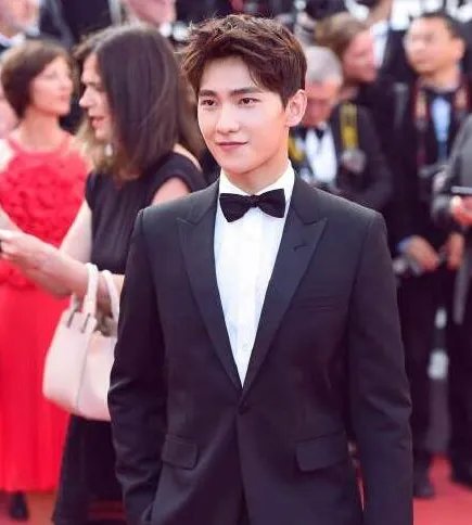 杨洋被认成井柏然是怎么回事？