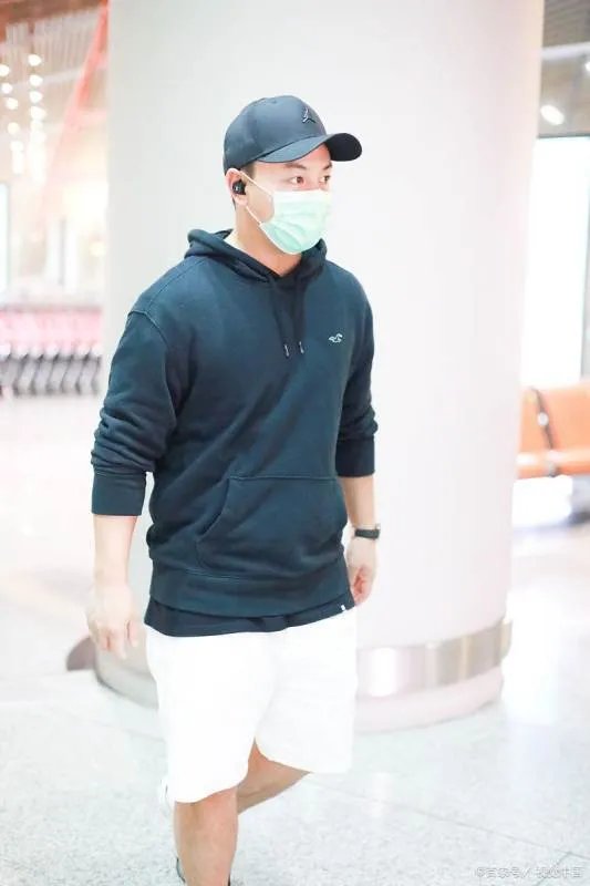 向华强都不敢惹，王宝强要行晚辈礼，释小龙究竟是什么身份？