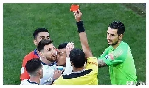 你们觉得美洲杯季军争夺战中梅西的红牌冤不冤？