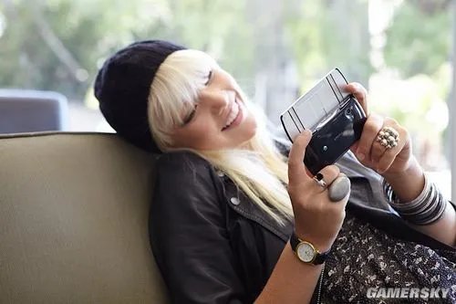 索尼游戏手机Xperia Play正式公布 海量视频及图赏