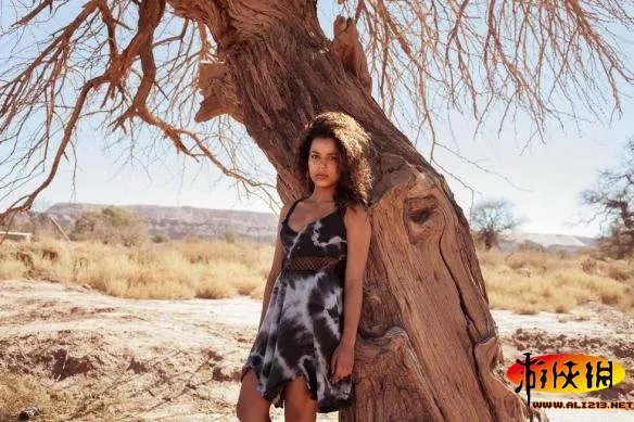 世界美女地图：罗马尼亚29岁女子穷游37国专拍正妹