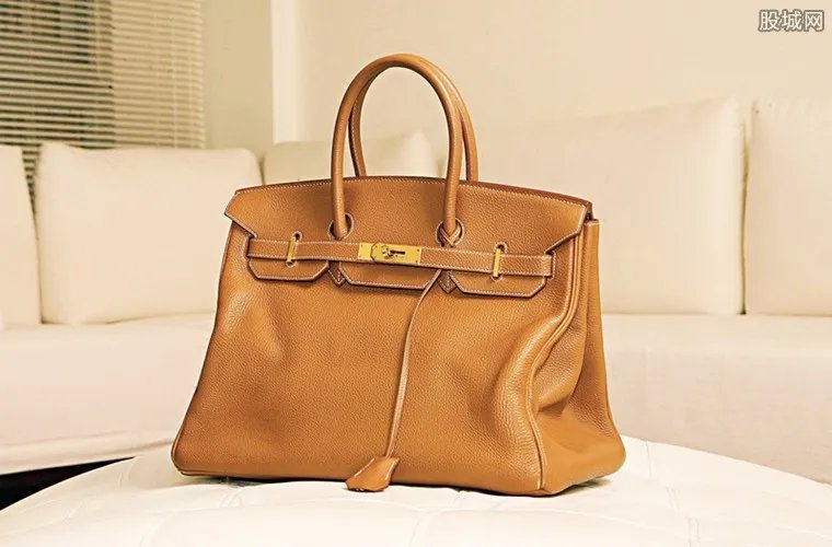 蟊贼扔名表名包 近40万元名表名包被扔了是怎么回事