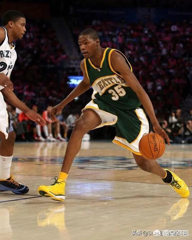 杜兰特G5带伤复出，高效砍下11分，结果第二节再次受伤，对此你怎么看？