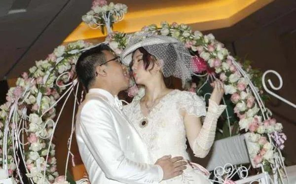 晶女郎孟瑶与富商老公离婚，他们离婚原因和普通人有何不同？