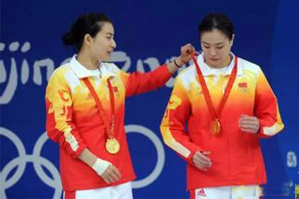 曝吴敏霞老公丁余权照片   称普通人异地恋不易