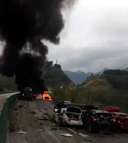 清连高速发生车祸是怎么回事?