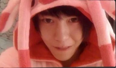 帮我找下谁能百里挑一里面叫李奇盎的照片，越多越好