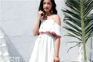 白色连衣裙怎么搭配？白色连衣裙搭配技巧
