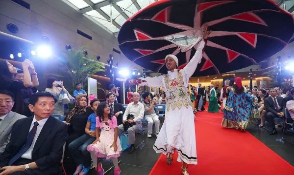 李治廷公布外籍女友，竟然还是迪拜富二代，中东女性有哪些外交礼仪？