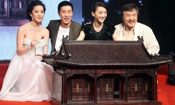 周迅跟李大齐到了结婚的阶段，可为何周迅转眼就跟王烁在一起？