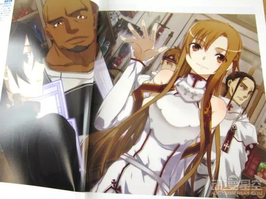 《刀剑神域》插画集发售 人妻亚丝娜闪耀妩媚风韵