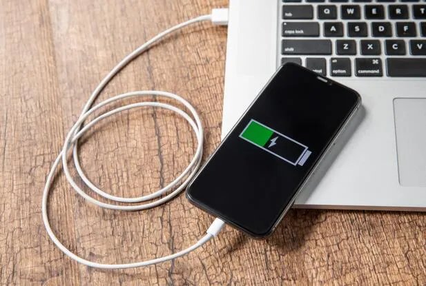 现在新买的智能手机首次充电要充12小时吗 新买的智能手机第一次充电充多久