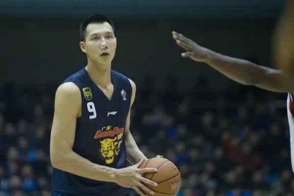 广东宏远男篮是CBA的霸主，下赛季辽宁或者新疆能战胜广东夺得冠军么？