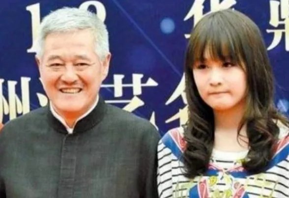 赵本山妻子谈女儿整容，坦言看着很揪心，女儿整容她该不该阻止？