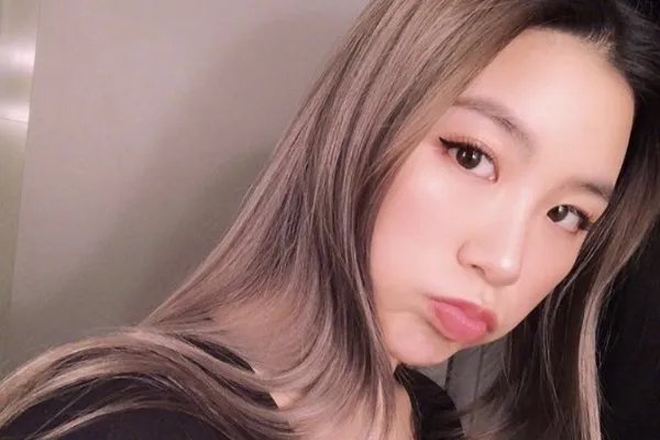 高以翔女友晒合照悼念,她为何时隔这么久依旧没有放下?