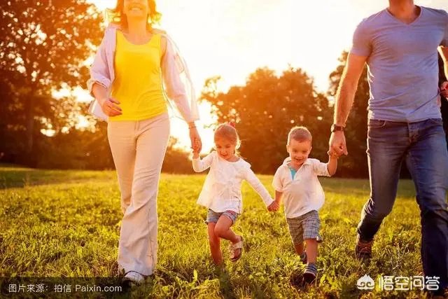 8岁儿子给警察老爸发红包：我用压岁钱，买爸爸一天的陪伴，家庭和工作的时间矛盾如何解决？