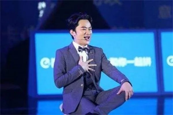 王祖蓝与老婆李亚男外貌相差甚远，为什么李亚男还那么爱王祖蓝？