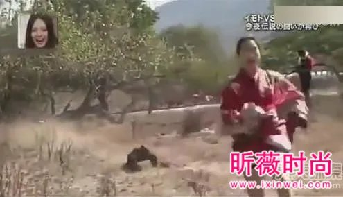 女子勾引巨蜥 场面让人目瞪口呆(组图)