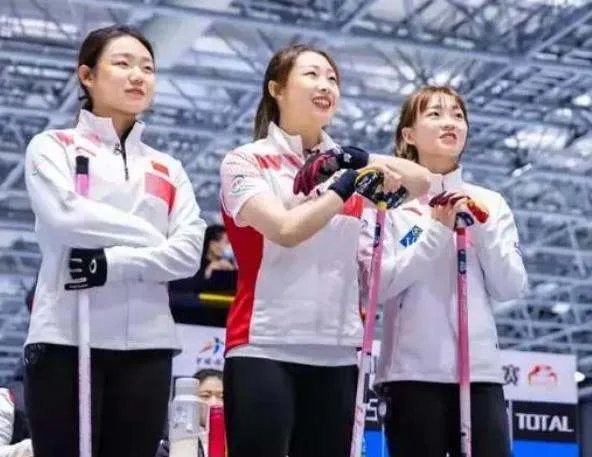 中国冰壶女队因失误太多最终败给美国队，你对此怎么看？