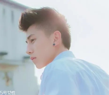 圆脸男生适合什么发型 这4款超帅气