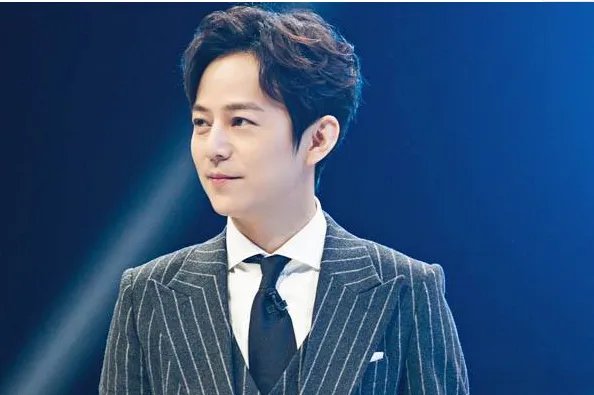 如何评价2020湖南卫视跨年演唱会上谢娜的主持表现?